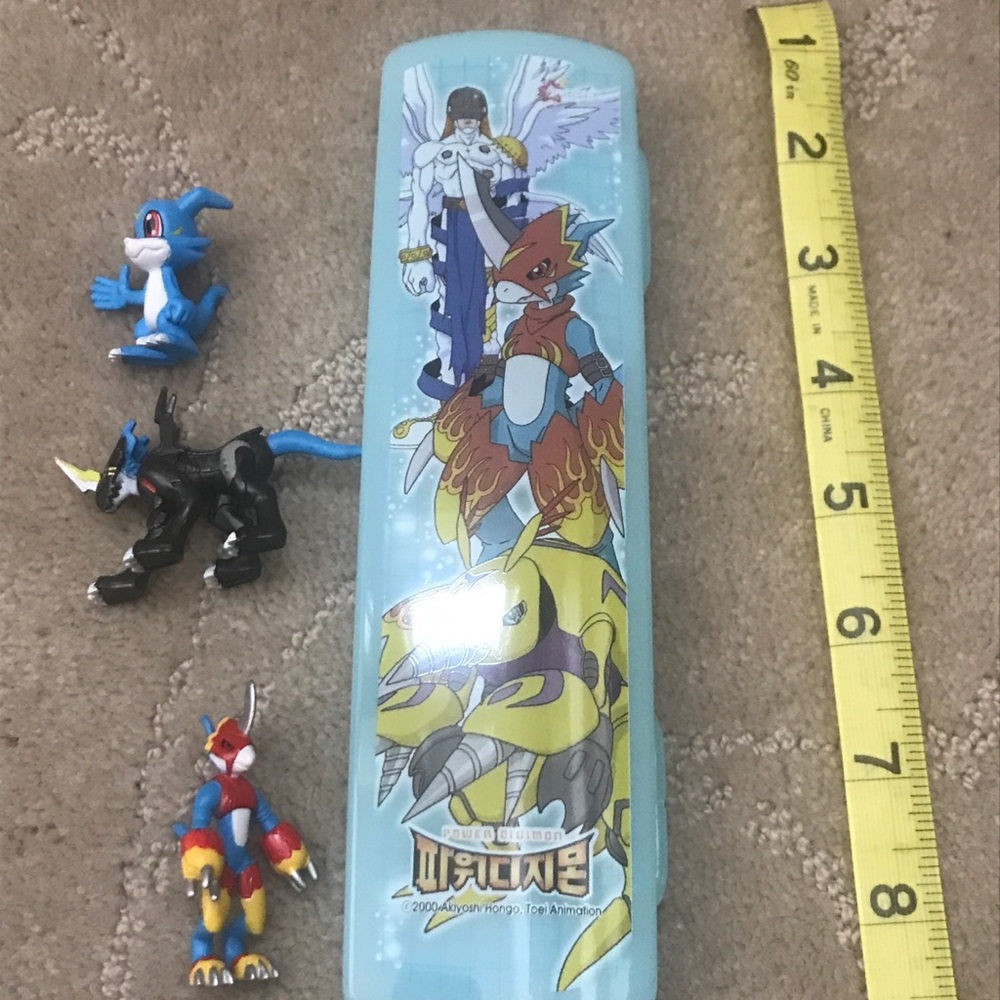 Digimon 02 Lot PVC Mini Figures 
Veemon Flamedramon Raidramon plus pen case